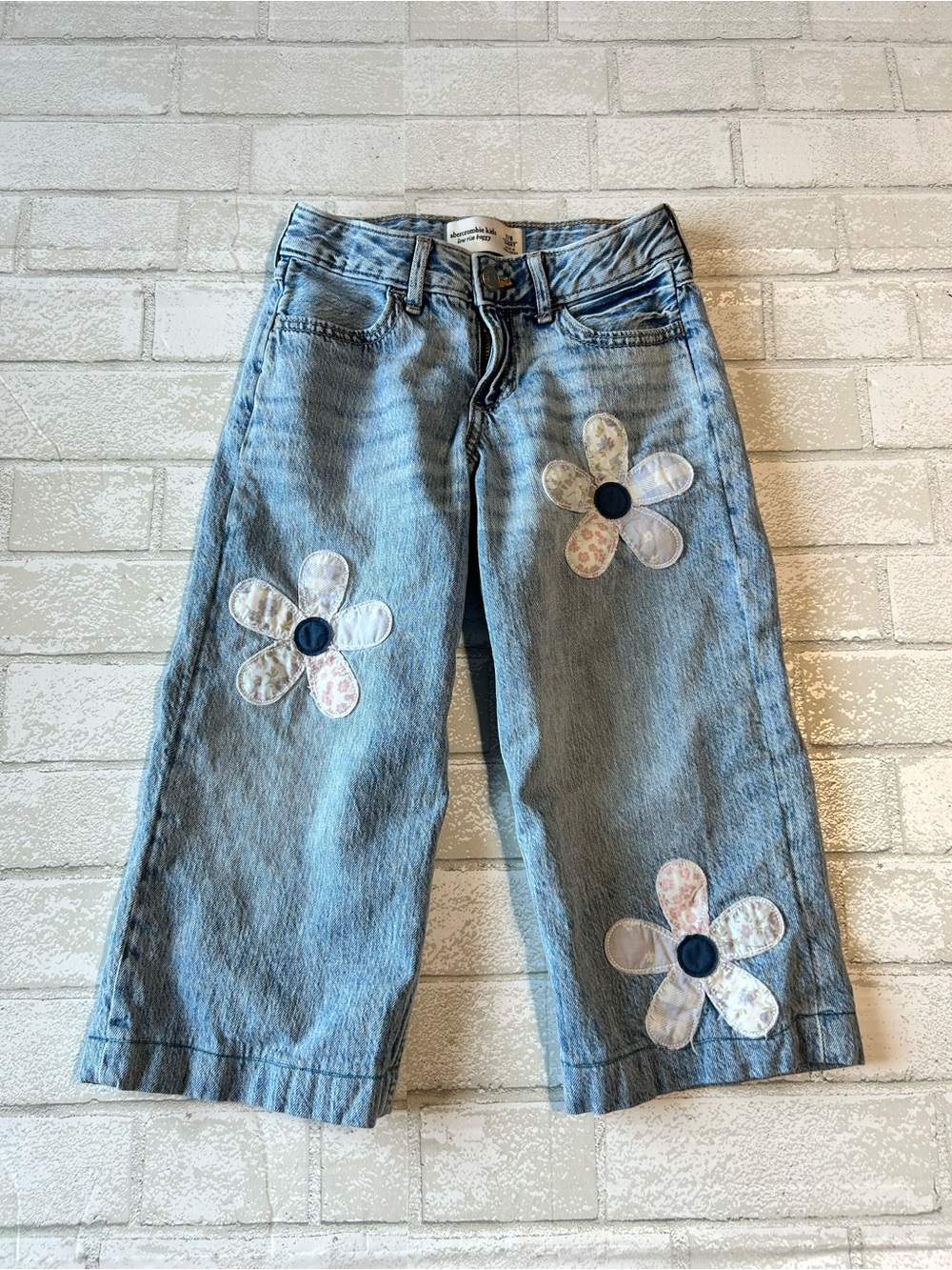 Abercrombie Kids Flower Appliqué Cropped Girls Jeans
